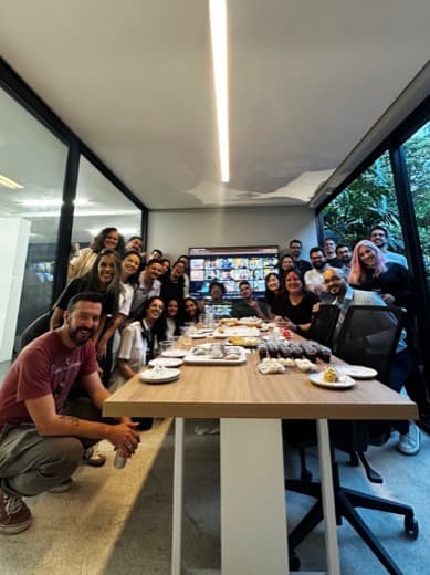 Equipe Ivoire reunida em confraternização